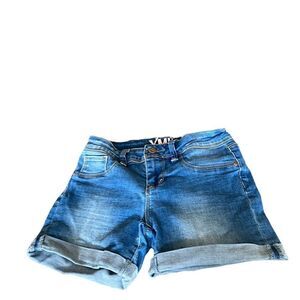 YMI Girl medium wash jean shorts size 10‎